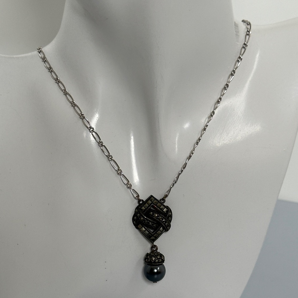Elegant 925 sterling silver Black Pearl and Crystals Necklace